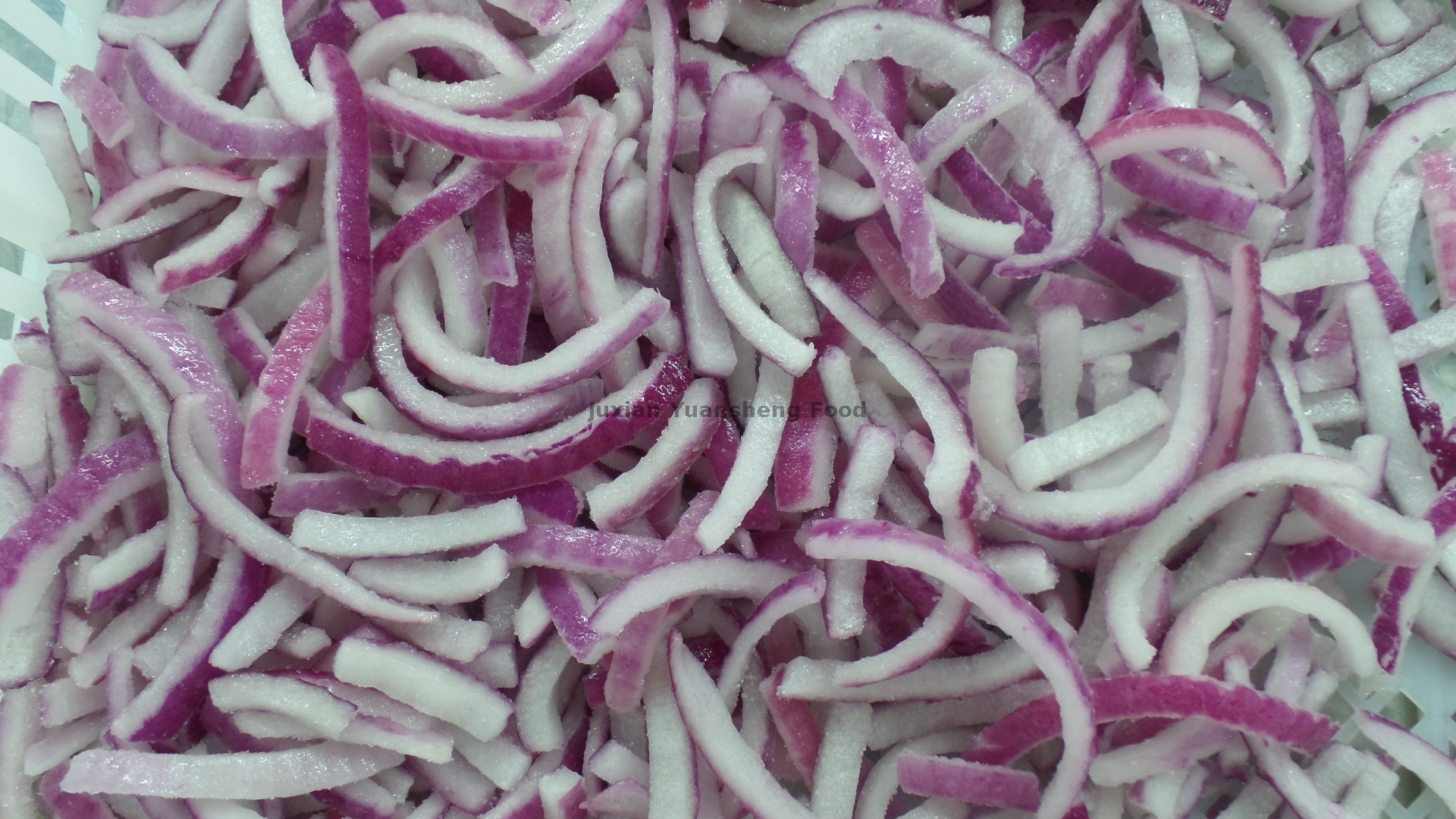 red onion strips (9)